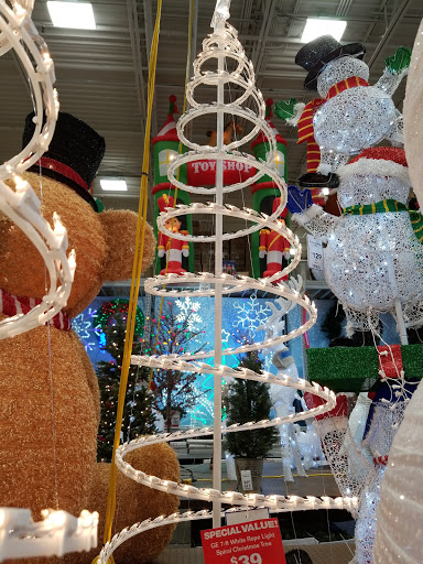 Shopping Mall «Burbank Empire Center», reviews and photos, 1800 W Empire Ave, Burbank, CA 91504, USA