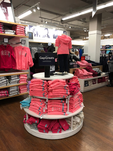 Clothing Store «Gap Outlet», reviews and photos, 37-32 82nd St, Jackson Heights, NY 11372, USA