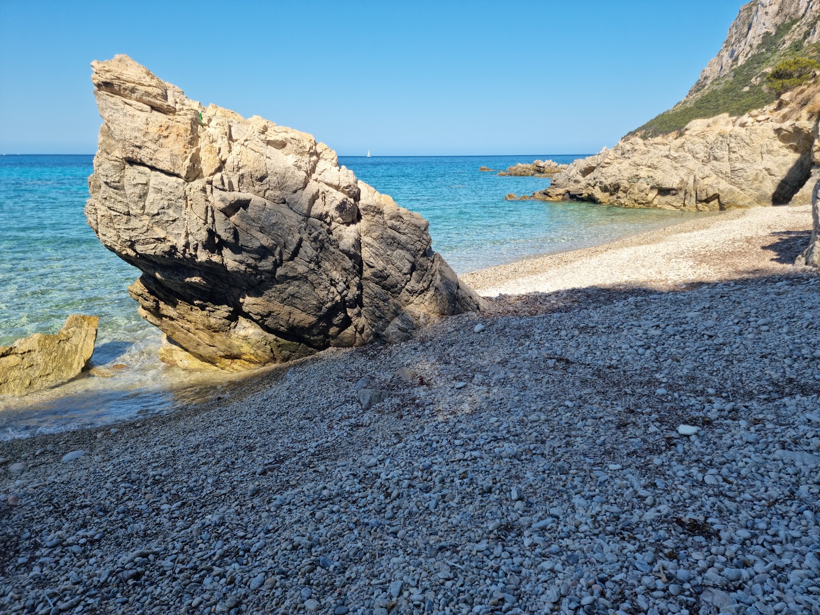 Photo of Cala del Sonno with straight shore