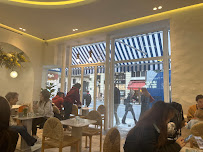 Atmosphère du Restaurant servant le petit-déjeuner La petite Bleue BRUNCH & COFFEE à Paris - n°8