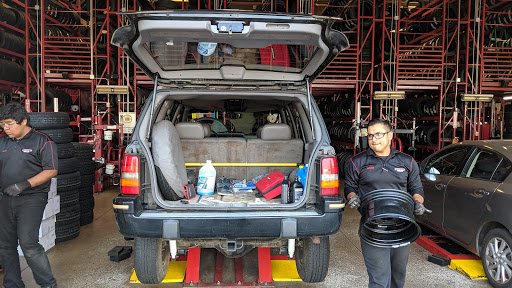 Tire Shop «Discount Tire Store - Cumming, GA», reviews and photos, 1600 Market Pl Blvd, Cumming, GA 30041, USA