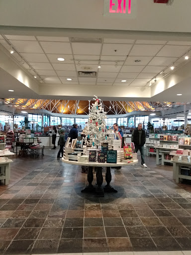 Shopping Mall «The Mall At Lexington Green», reviews and photos, 161 Lexington Green Cir, Lexington, KY 40503, USA