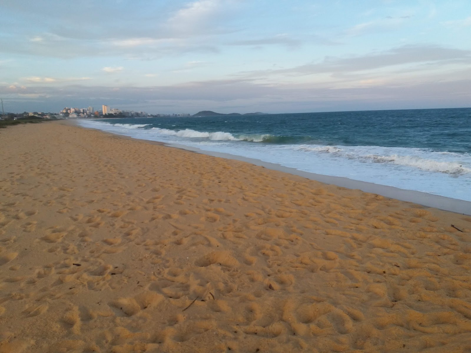 Foto von Riacho Strand mit sehr sauber Sauberkeitsgrad
