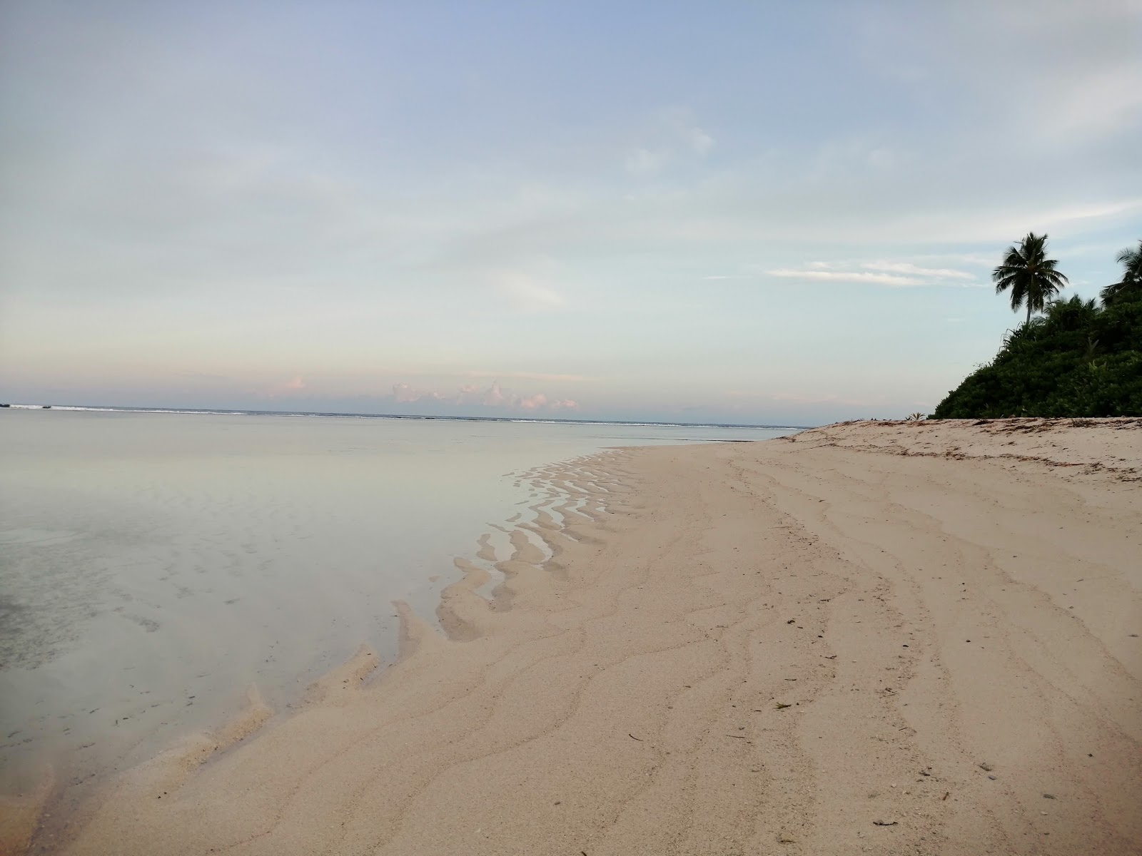 Valokuva Raalhugandhu Beachista. sisältäen tilava ranta