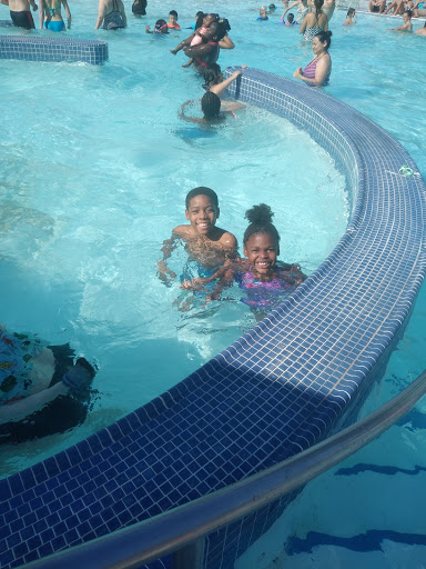 Swim Club «Crystal Lake Park Family Aquatic Center», reviews and photos, 1401 N Broadway Ave, Urbana, IL 61801, USA
