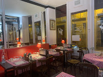 Atmosphère du Restaurant de spécialités du sud-ouest de la France Domaine d'Olléac à Paris - n°8