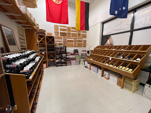 Liquor Store «Connecticut Beverage Mart», reviews and photos, 955 Washington St, Middletown, CT 06457, USA