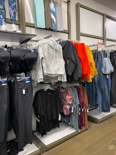 Clothing Store «Old Navy», reviews and photos, 3581 N Freeway Blvd, Sacramento, CA 95834, USA
