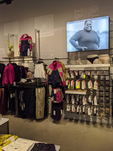 Sportswear Store «lululemon», reviews and photos, 750 Spectrum Center Dr, Irvine, CA 92618, USA