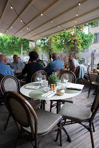 Atmosphère du Restaurant Relais de la Poste à Valbonne - n°1