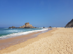 Foto di Praia do Castelejo e il suo bellissimo paesaggio