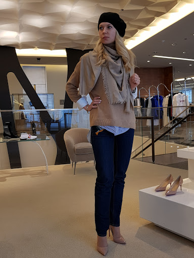 Department Store «Barneys New York, Chicago», reviews and photos, 15 E Oak St, Chicago, IL 60611, USA