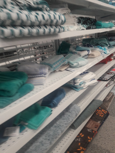 Clothing Store «Ross Dress for Less», reviews and photos, 10700 MacArthur Blvd, Oakland, CA 94605, USA