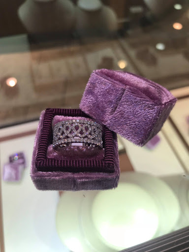 Jewelry Store «Yelton Fine Jewelers», reviews and photos, 9263 Schulze Dr, West Chester Township, OH 45069, USA