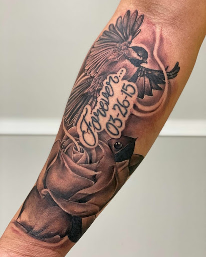 Explore small alien tattoo ideas, creative tattoo ideas in Oak Grove, available at Empire28 Tattoo Studios