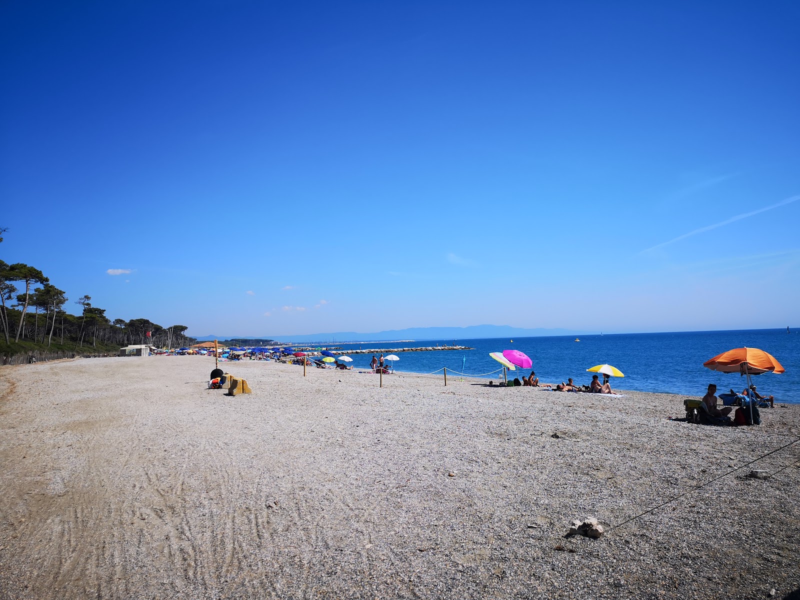Foto van Spiaggia di Andalu met blauw water oppervlakte