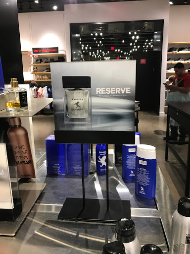 Clothing Store «Express», reviews and photos, 6847 Springfield Mall, Springfield, VA 22150, USA