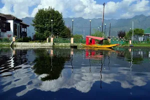 Nigeen Lake image