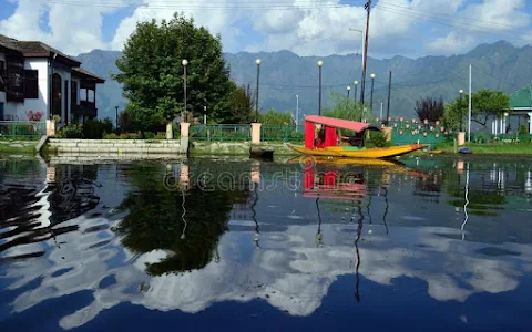 Nigeen Lake image