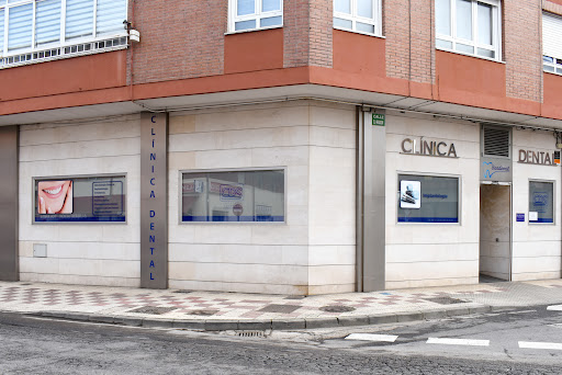 Clínica Dental Sandoval en Villaobispo de las Regueras, León