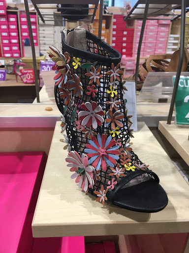 Shoe Store «DSW Designer Shoe Warehouse», reviews and photos, 901 Perimeter Dr, Schaumburg, IL 60173, USA