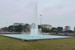 Fountain of Hung Yen Square image