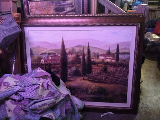 Thrift Store «Avenue Thrift Store», reviews and photos, 927 Minnesota Ave, Kansas City, KS 66101, USA