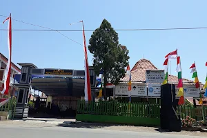 Balai Desa Sidakaton image