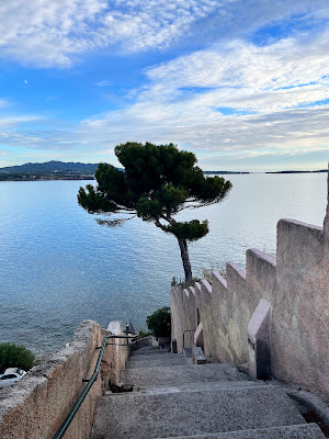 Location appartement Sanary sur Mer Centre et Cœur . Live in the heart of a provencal village à Sanary-sur-Mer