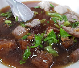 Ueng Thong Ha photo