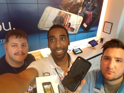 Cell Phone Store «AT&T», reviews and photos, 6294 Mayfield Rd, Mayfield Heights, OH 44124, USA