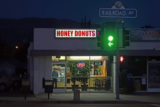 Honey Donuts, 24715 Railroad Ave, Newhall, CA 91321, USA, 