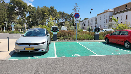 Borne de recharge de véhicules électriques Réseau eborn Station de recharge La Londe-les-Maures