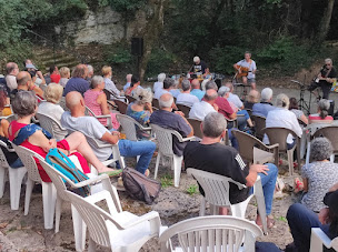 Photo n°17 de Théâtre de verdure à Montceaux-Ragny ()