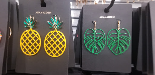 Department Store «Saks OFF 5TH», reviews and photos, 1650 Premium Outlet Blvd #1600, Aurora, IL 60502, USA