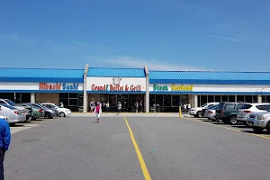 Laurel Plaza image