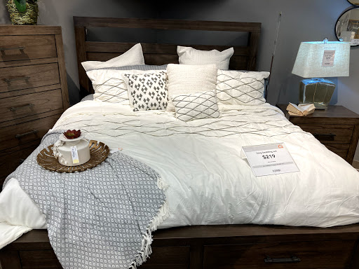 Furniture Store «Ashley HomeStore», reviews and photos, 3200 Mall Loop Dr, Joliet, IL 60431, USA