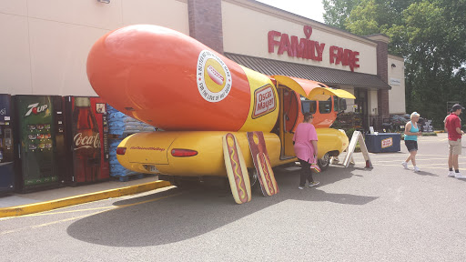 Grocery Store «Family Fare Supermarket», reviews and photos, 425 Main St W, Cannon Falls, MN 55009, USA