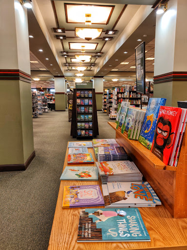 Book Store «Barnes & Noble», reviews and photos, 2800 S Rochester Rd, Rochester Hills, MI 48307, USA
