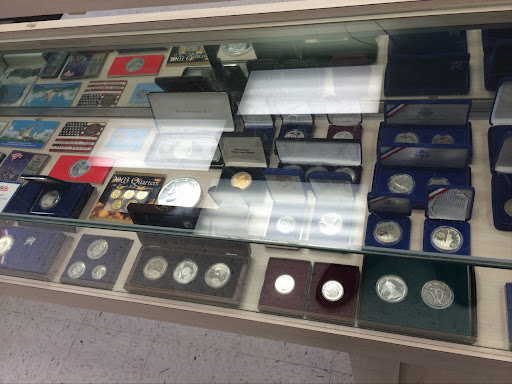 Pawn Shop «Gold Star Jewelry & Coin Co.», reviews and photos, 7048 N Clark St, Chicago, IL 60626, USA