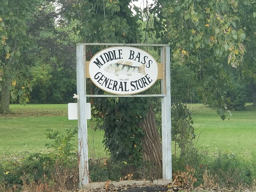 General Store «Middle Bass General Store with Bar and Restaurant», reviews and photos, 940 Fox Rd, Middle Bass, OH 43446, USA