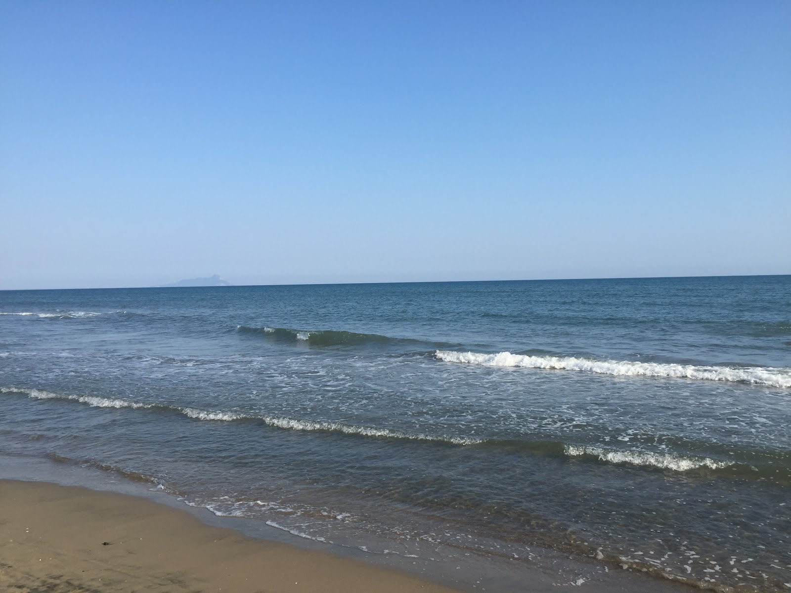 Fotografie cu Spiaggia di Valmontorio cu drept și lung