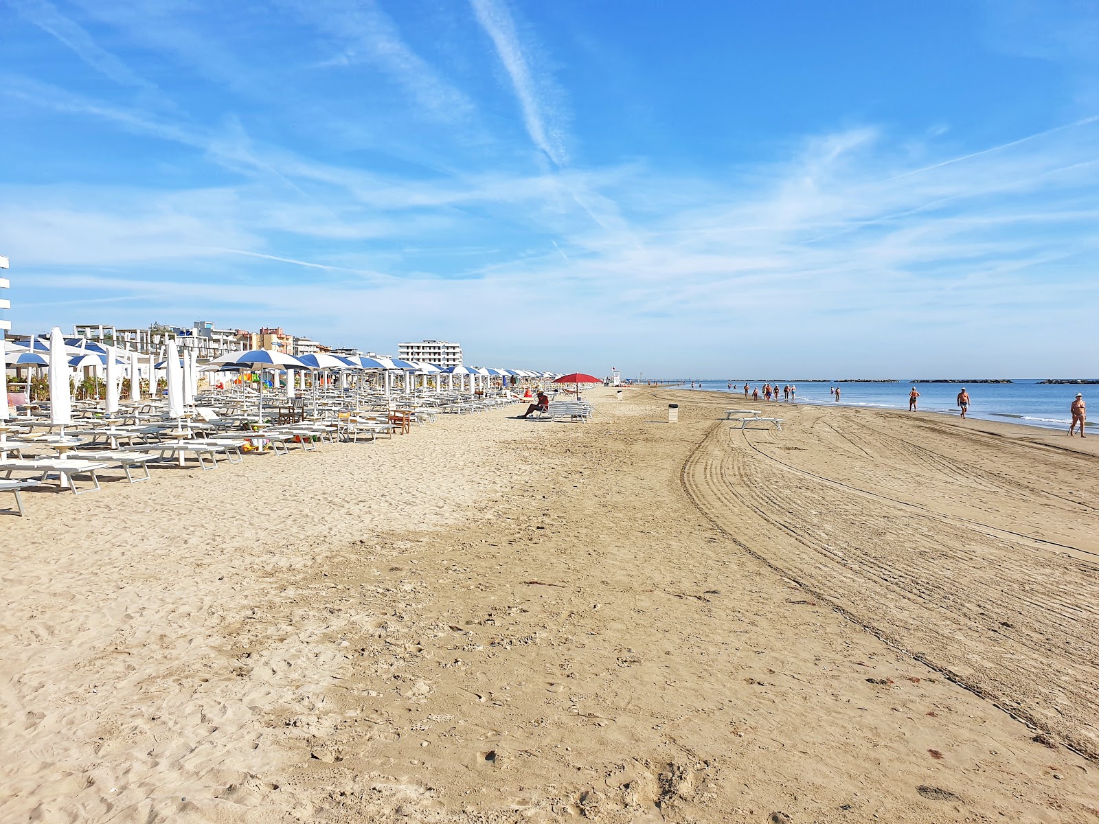 Foto di Spiaggia di Lido Adriano con una superficie del sabbia luminosa