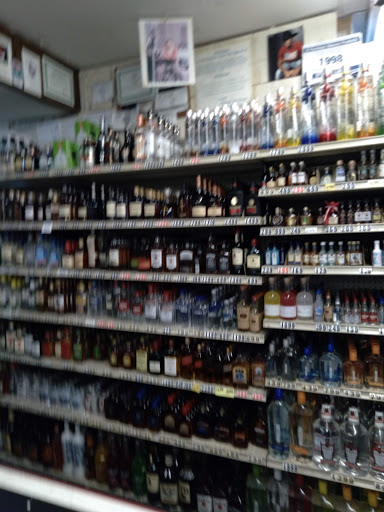 Liquor Store «Austin Liquors», reviews and photos, 3505 Dempster St, Skokie, IL 60076, USA