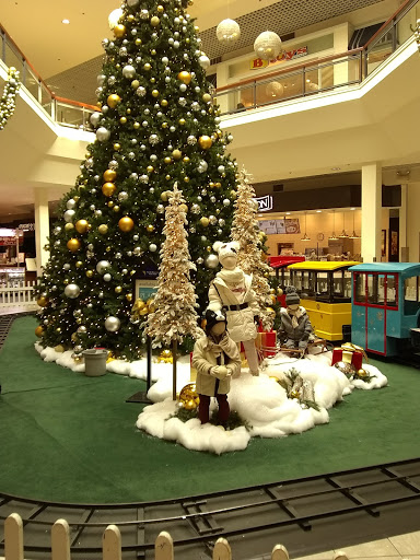Shopping Mall «North Riverside Park Mall», reviews and photos, 7501 W Cermak Rd, N Riverside, IL 60546, USA