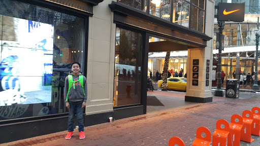 Clothing Store «Nike Portland», reviews and photos, 638 SW 5th Ave, Portland, OR 97201, USA