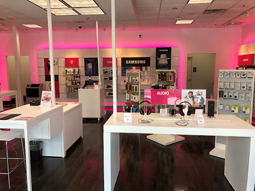 Cell Phone Store «T-Mobile», reviews and photos, 600 Chastain Rd NW #212, Kennesaw, GA 30144, USA