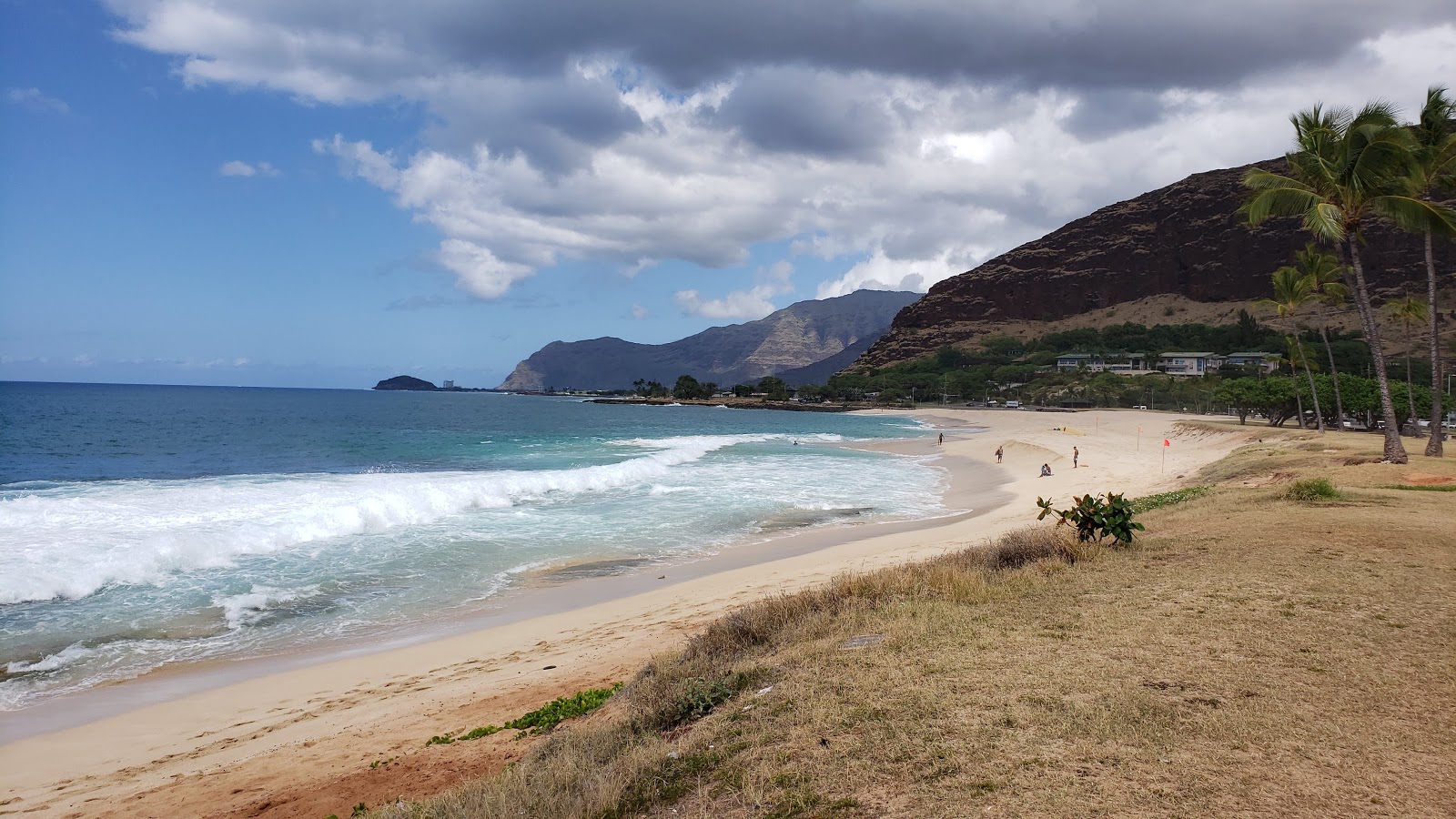 Foto de Mana Kai Beach con arena beige superficie