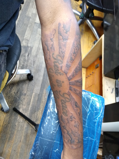 Tattoo Shop «Extreme Graphix II», reviews and photos, 1631 Dewey Ave # 1, Rochester, NY 14615, USA