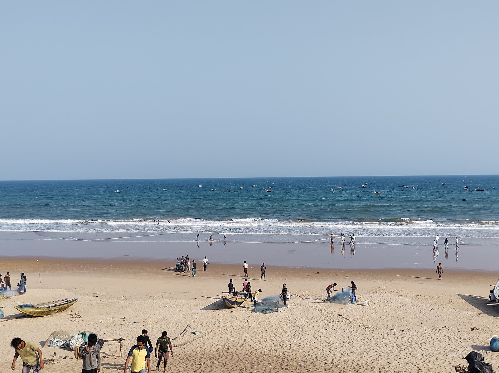 Valokuva Markandi Beachista. pinnalla turkoosi puhdas vesi:n kanssa